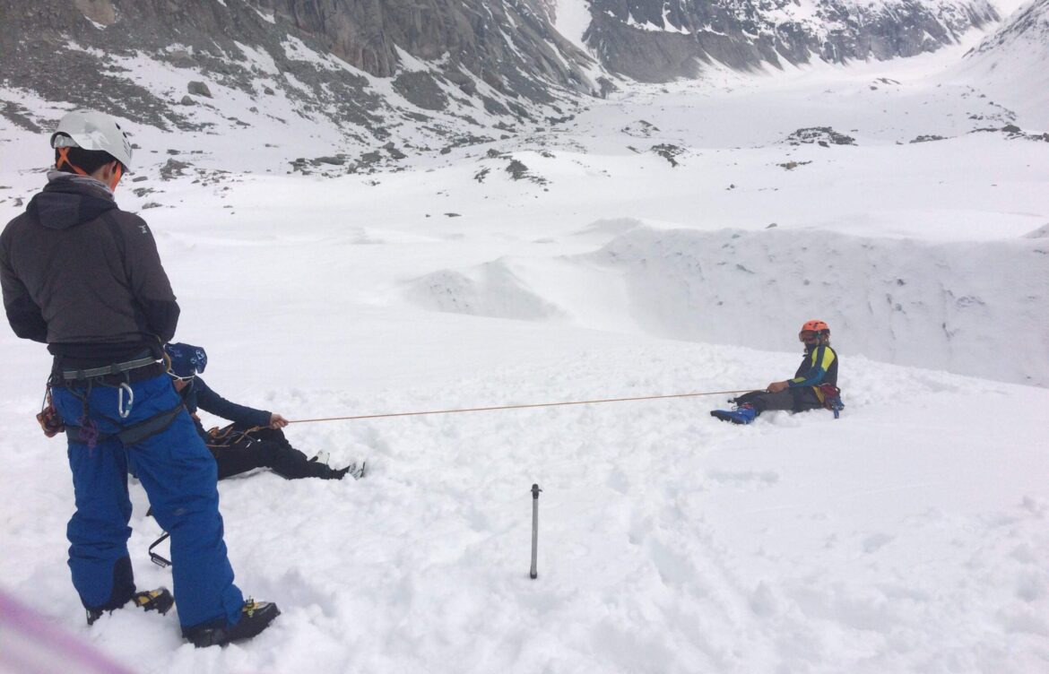 Exercices d’encordement et secours en crevasses à Chamonix pour les BTS1