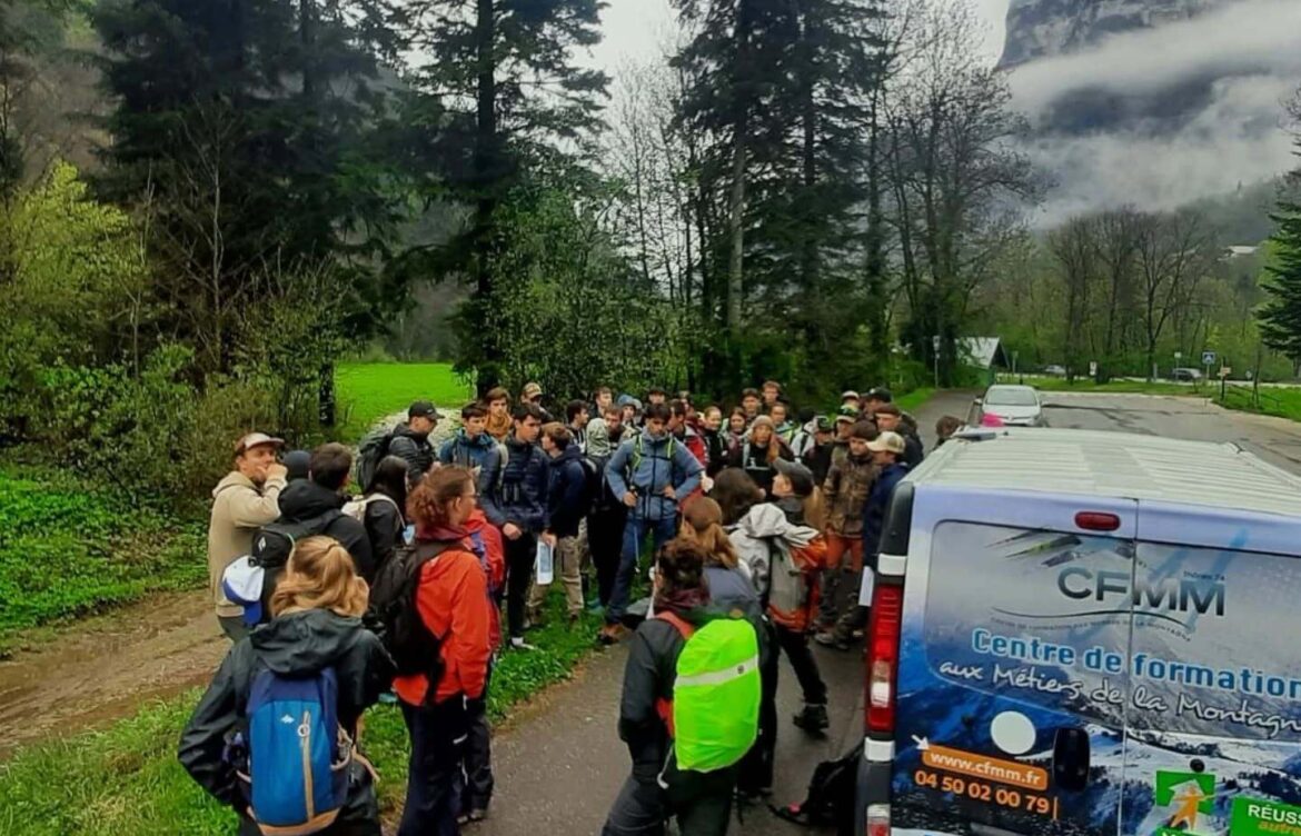 À la recherche des loges du Pic noir : une journée de terrain pour les BTS GPN