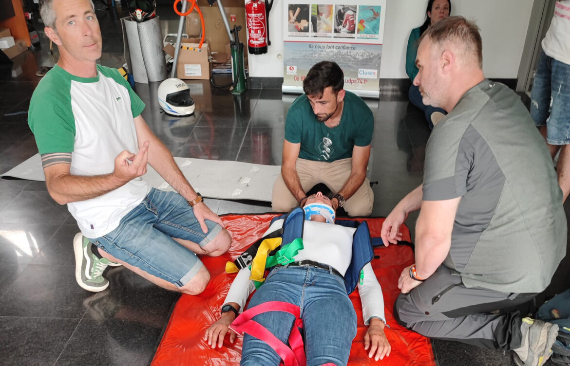 Dernière formation des premiers secours en équipe et des formateurs de premiers secours avant la saison estivale 2023