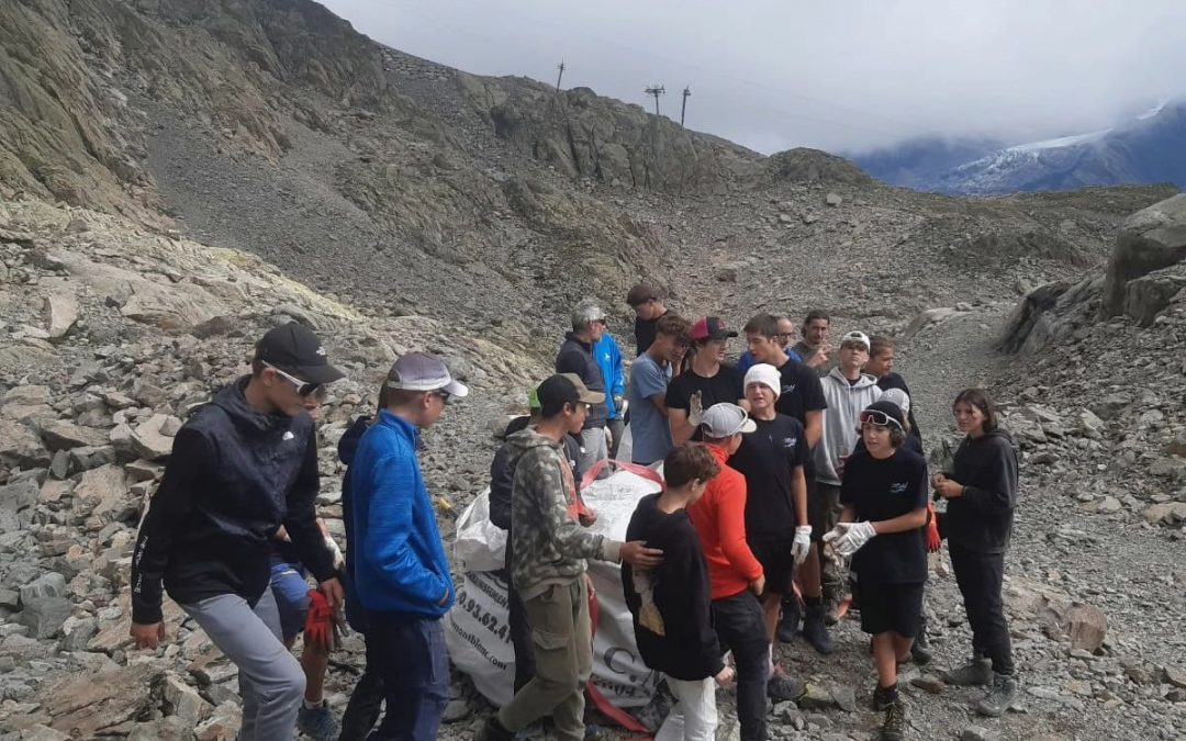 Une classe de seconde du CFMM s’engage dans le nettoyage de la Flégère, à Chamonix